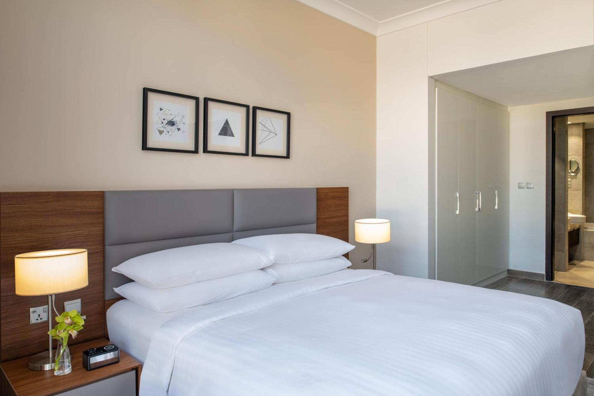 Le Mirage Downtown Apartment Доха Екстериор снимка