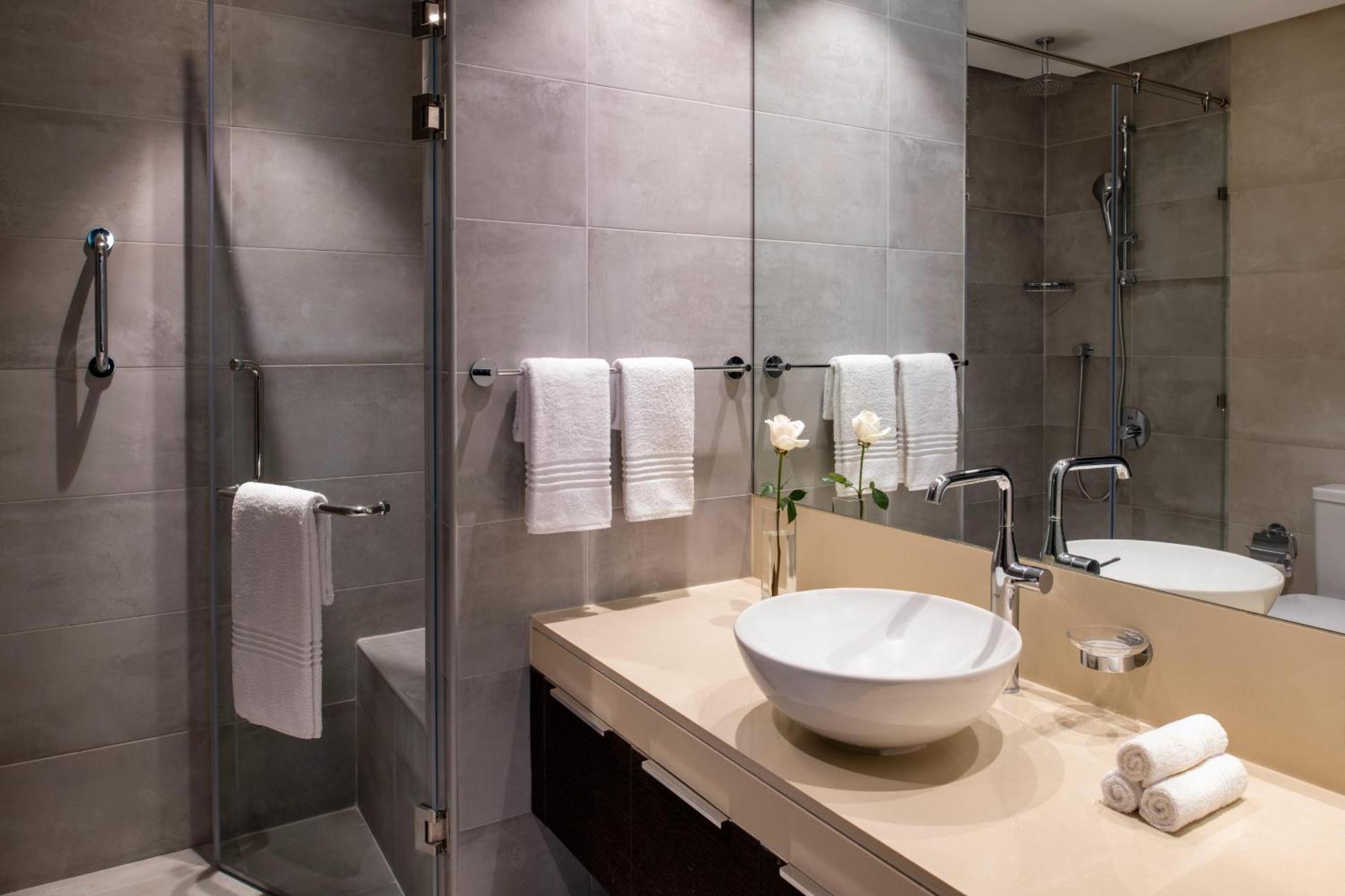 Le Mirage Downtown Apartment Доха Екстериор снимка